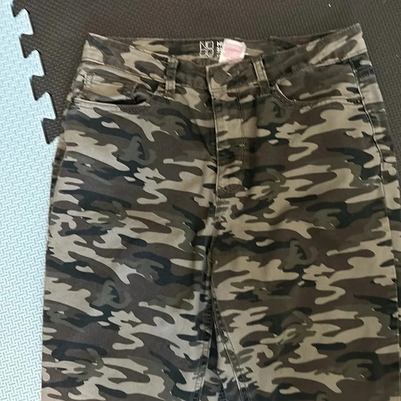 No Boundaries (NO BO) Juniors High Rise Skinny Camo Size 11 (28 inseam) - Picture 2 of 3